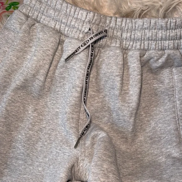 Cargo straight fit pants size small very cute for men or women - Picture 6 of 10